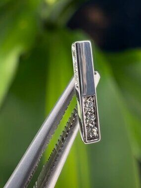 BVLA 18/16GA White Gold with 3 Diamonds